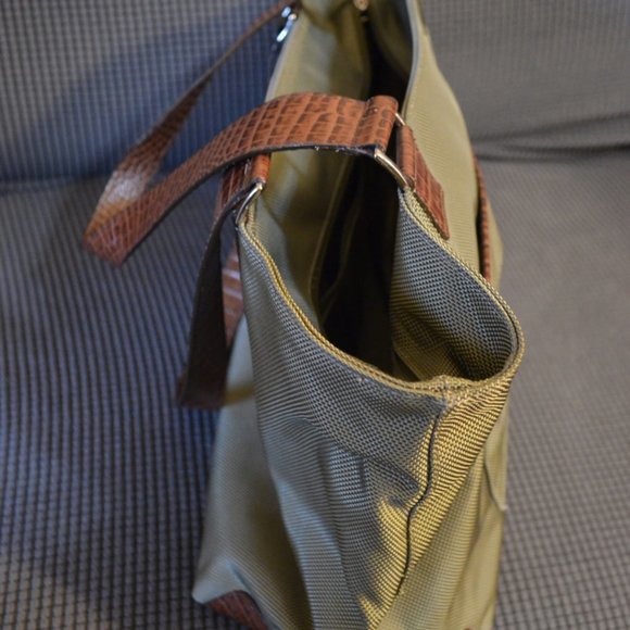 LEE's Needle ART Handle Bag Large Green Hacki faux Leather Handles approx. 18x11 - Picture 8 of 16